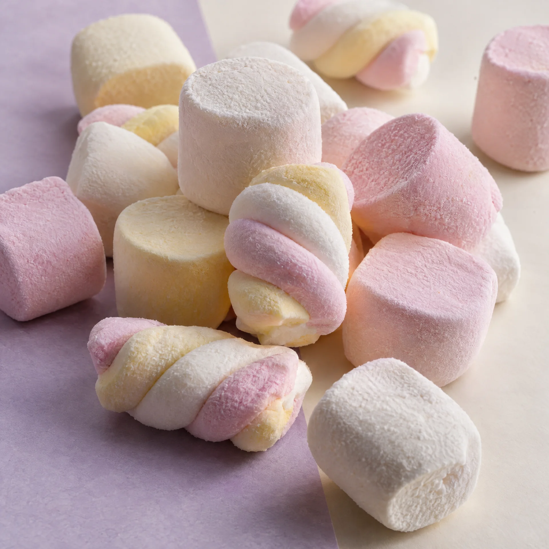 Marshmallows macios em tons pastel